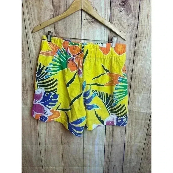 C'est Joli Shorts Yellow Floral Size M Read Description - Picture 4 of 8